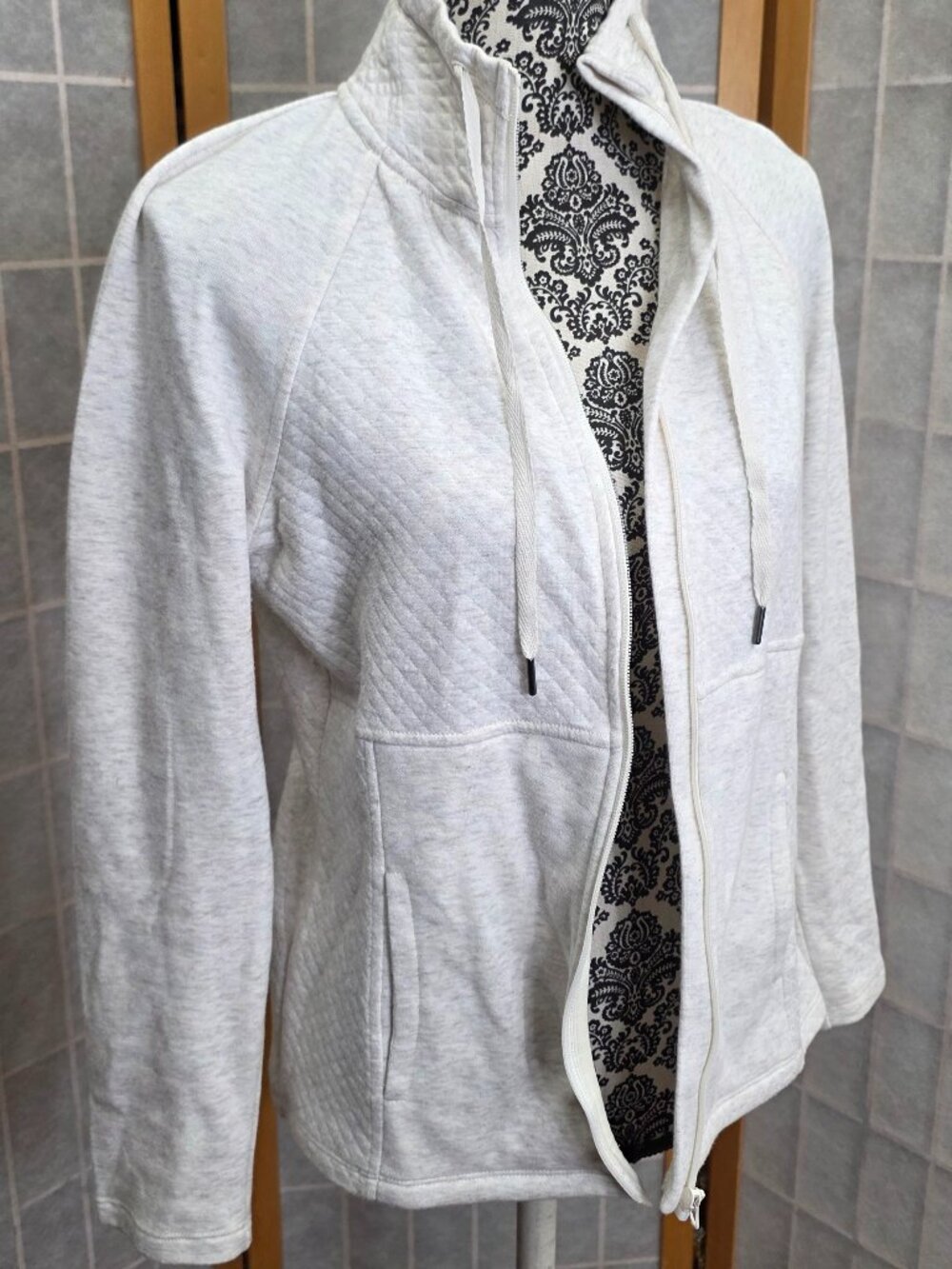 Eddie Bauer Quilted Full Zip Sweater Cream/Oatmeal Heather - Size Small